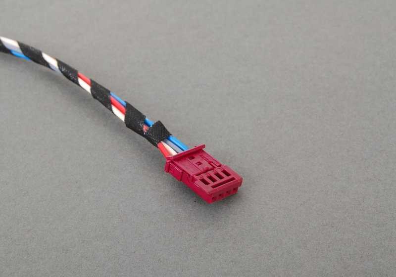 Cable de conexión OEM 61102493715 para BMW E39 y E38. Compatible con volantes deportivos M con airbag multifunción. Original BMW.