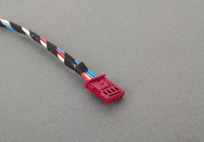 Cable de conexión OEM 61102493715 para BMW E39 y E38. Compatible con volantes deportivos M con airbag multifunción. Original BMW.