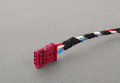 Cable de conexión OEM 61102493715 para BMW E39 y E38. Compatible con volantes deportivos M con airbag multifunción. Original BMW.