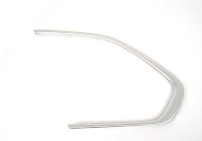 Moldura ventana trasera izquierda aluminio satinado OEM 51368037155 para BMW X5 E70 (todos los motores y versiones 2006-2013). Original BMW.