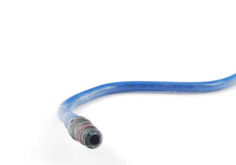 Tubo di spurgo dell'aria OEM 16136751175 per BMW E46 320i (M54) con cambiamento manuale e automatico. Compatibile con modelli dal 2000 al 2005. BMW originale.