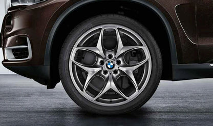 Llantas de aleación diseño Doble Radio 215 OEM 36116782835 para BMW E70, E71, E72. Original BMW. Compatibles con modelos X5 y X6 con tracción total y motores S63, M57S y N57. Tamaño 21”, color ferricgrey.