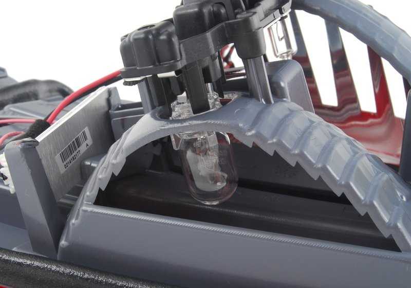 Piloto trasero LED izquierdo de maletero OEM 63217217313 para BMW F25. Original BMW.