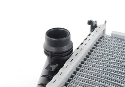 Radiador de refrigeración OEM 17111436061 para BMW E38 y E39. Pieza original BMW.