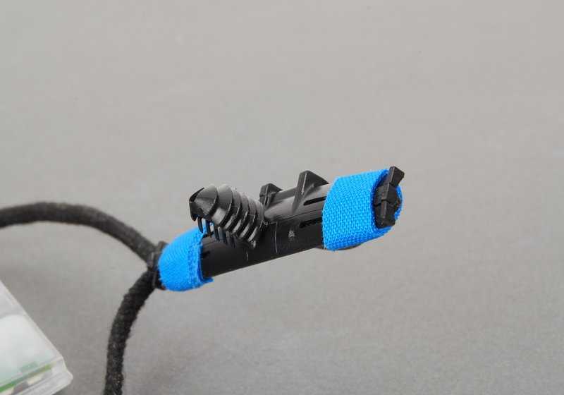 Iluminación de manilla de puerta delantera izquierda OEM 63177209881 para BMW E71, E72. Original BMW.