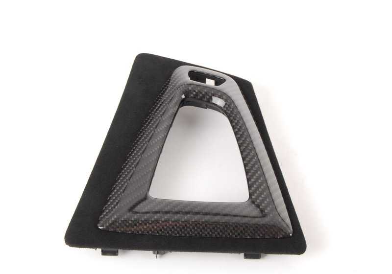 Embellecedor consola central M Performance en carbono y Alcantara OEM 51162358358 para BMW F80, F80N, F82, F82N, F83, F83N. Compatible con modelos con cambio DKG. Original BMW.