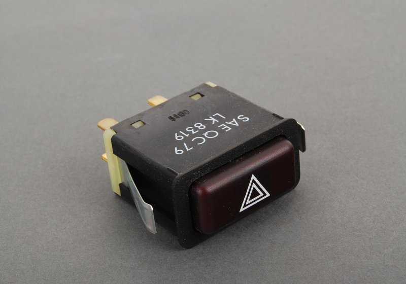 Interruptor de luces de emergencia OEM 61311372893 para BMW E28. Repuesto original BMW.