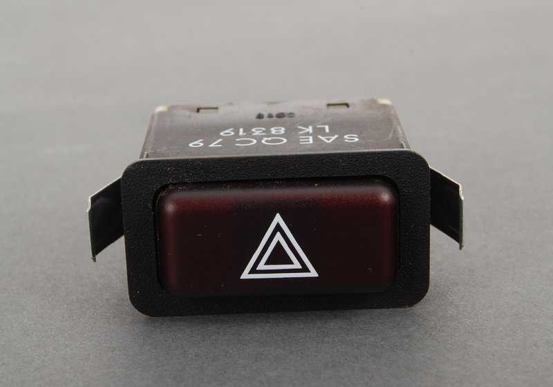 Interruptor de luces de emergencia OEM 61311372893 para BMW E28. Repuesto original BMW.