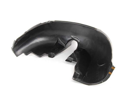 Cubierta del paso de rueda trasero derecho para BMW E39 (OEM 51718172462). Original BMW