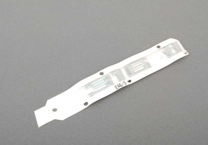 Emblema trasero adhesivo OEM 51147025180 para BMW E46. Original BMW.
