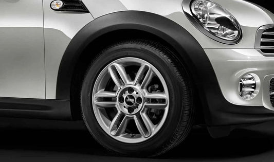 Llanta de aluminio Twin Spoke 128 plata OEM 36116795173 para MINI R56, R56 LCI, Clubman R55, Cabrio R57, Coupé R58, Roadster R59... y más. Original MINI.