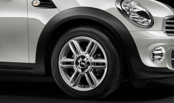 Llanta de aluminio Twin Spoke 128 plata OEM 36116795173 para MINI R56, R56 LCI, Clubman R55, Cabrio R57, Coupé R58, Roadster R59... y más. Original MINI.