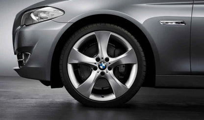 Design delle cerchi in lega di radio stelle 311 OEM 36116787604 per BMW F07, F01, F02, F04. Pneumatici BMW originali di 21 ", 8,5 larghi, ET25, finitura d'argento. Adatto per modelli con sensori RDC BMW.