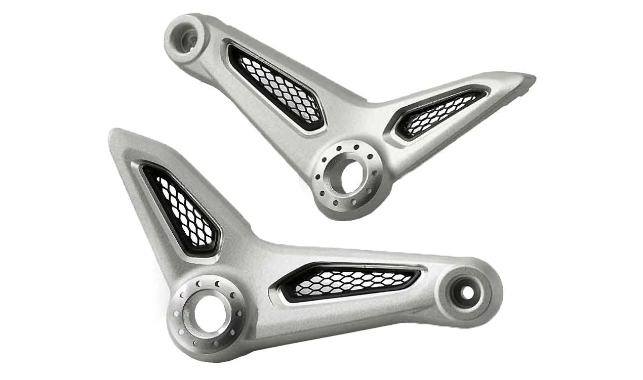 Soporte asiento del conductor derecho OEM 46638404116 para motos BMW R nineT, R nineT Pure, R nineT Scrambler, R nineT Racer, R nineT Urban G/S. Original BMW Motorrad.