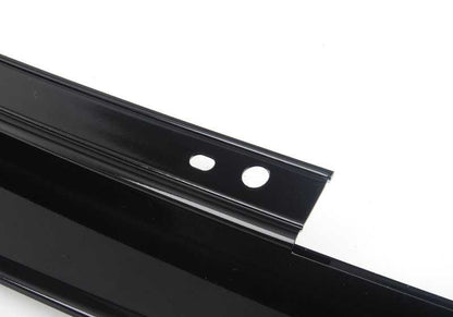 Embellecedor marco ventana pilar B puerta delantera derecha OEM 51337207832 para BMW X5 E70, E70N. Acabado en negro brillante. Original BMW.