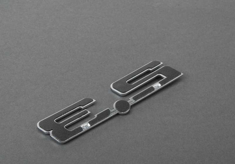 Front emblem OEM 51148412856 for BMW E36, Z3. Original BMW piece. Ideal to replace the uploaded or lost front logo in compatible models.