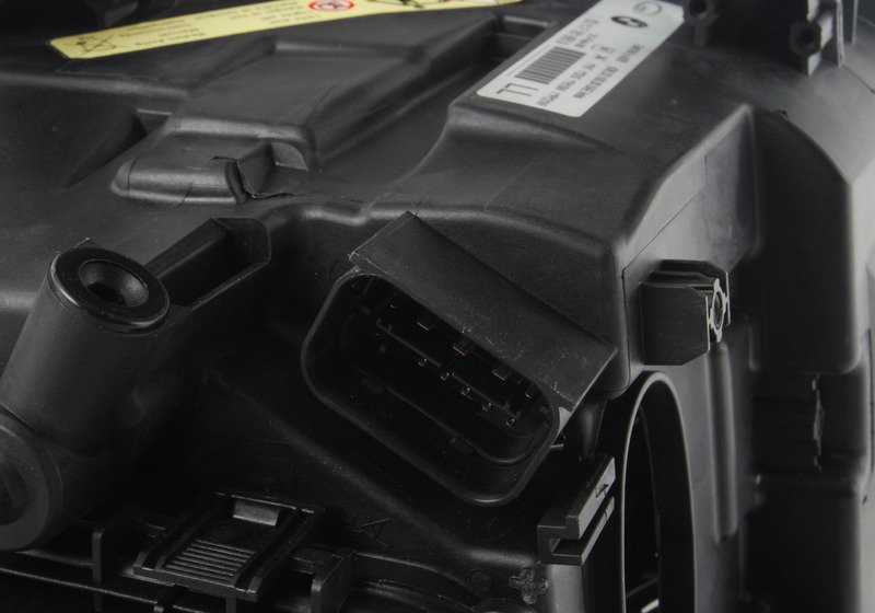 Faro delantero Bi-Xenón izquierdo OEM 63117161665 para BMW E90, E91. Original BMW.