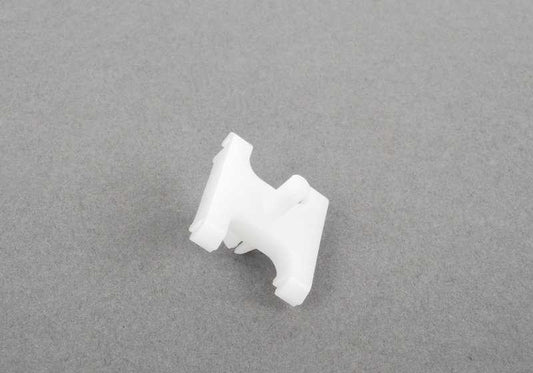 Grapa sujeción moldura OEM 51131908690 para BMW Serie 7 E32 (modelos 730i, 730iA, 730i M60). Original BMW.
