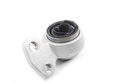 Soporte con silentblock OEM 31126783375 para BMW E46. Original BMW.
