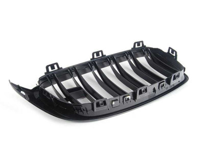 Parrilla decorativa M Performance izquierda OEM 51712352811 para BMW F82 M4, F83 M4, F82 M4 LCI, F83 M4 LCI. Original BMW.