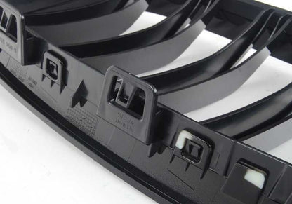 Parrilla decorativa delantera derecha M Performance OEM 51712352812 para BMW F80 M3, F82 M4, F83 M4… y más. Original BMW.