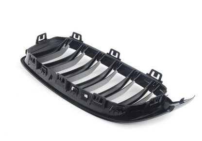 Parrilla decorativa delantera derecha M Performance OEM 51712352812 para BMW F80 M3, F82 M4, F83 M4… y más. Original BMW.