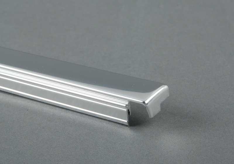 Moldura superior del marco de la ventana puerta trasera izquierda OEM 51357072889 para BMW E60, E61. Original BMW.