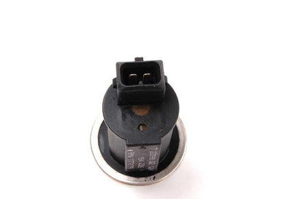 Button original OEM 61318360288 Para ajuste do apoio de cabeça traseira direita BMW E38. Compatível apenas com a série BMW 7 E38. BMW original sobressalente.