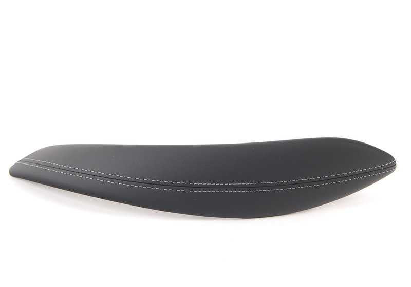 Cubierta de tirador de cierre en cuero derecho para BMW F80, F80N Serie 3, F82, F82N, F83, F83N Serie 4 (OEM 51418057634). Original BMW.