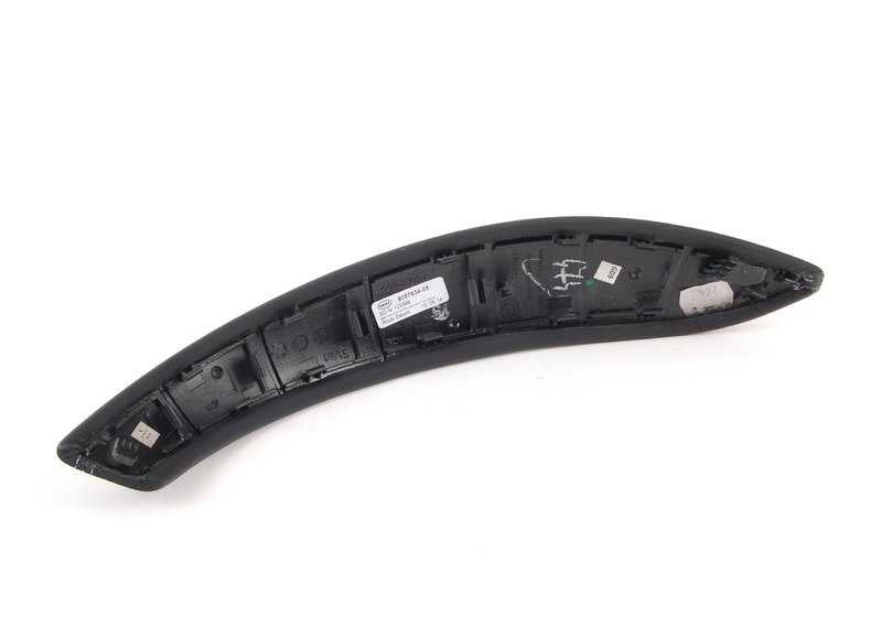 Cubierta de tirador de cierre en cuero derecho para BMW F80, F80N Serie 3, F82, F82N, F83, F83N Serie 4 (OEM 51418057634). Original BMW.