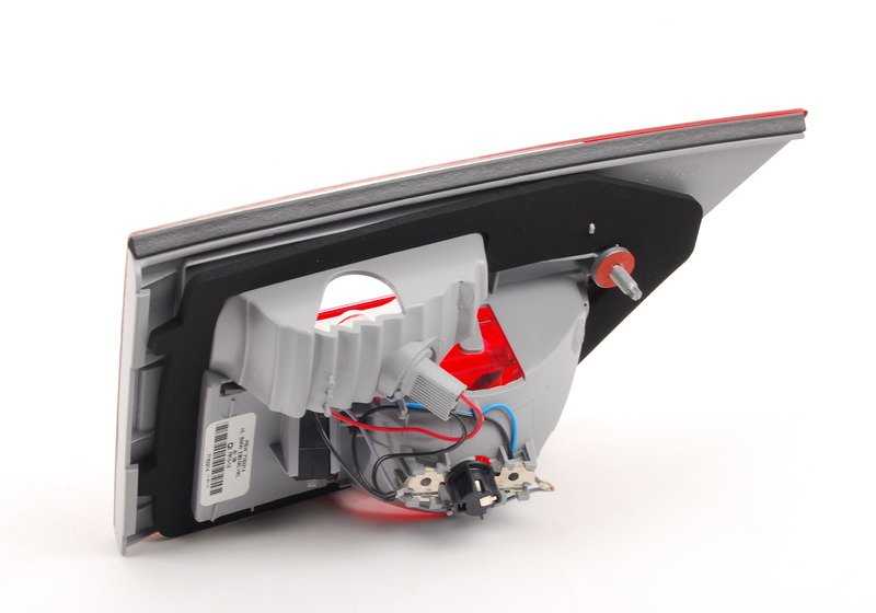 Piloto trasero derecho portón OEM 63217162214 para BMW X3 E83 {1.8d PE71N/PE72N, 2.0d PD11/PD12, PE11/PE12, 2.0i PC31/PC32, 2.0sd PE21/PE22}. Compatible con modelos 08/2006–08/2010. Original BMW.