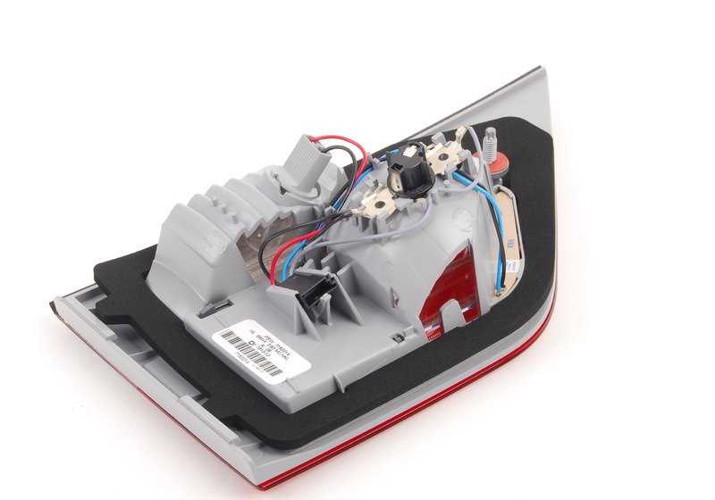 Piloto trasero derecho portón OEM 63217162214 para BMW X3 E83 {1.8d PE71N/PE72N, 2.0d PD11/PD12, PE11/PE12, 2.0i PC31/PC32, 2.0sd PE21/PE22}. Compatible con modelos 08/2006–08/2010. Original BMW.