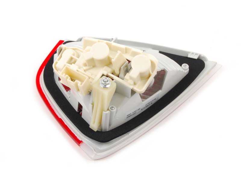 Piloto trasero derecho del maletero OEM 63216937460 para BMW E90 (Serie 3). Original BMW.