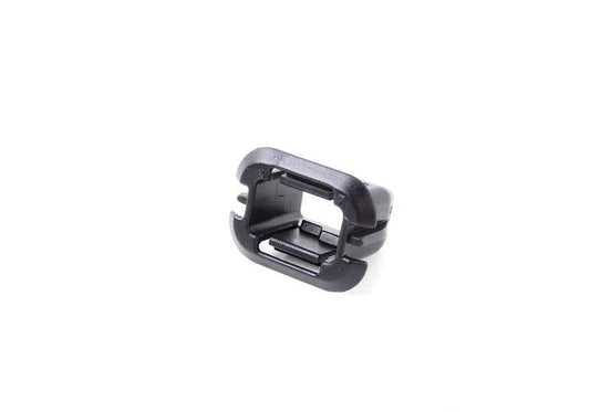 Clip de fijación OEM 51478229316 para BMW E46. Pieza original BMW para molduras de entrada y embellecedores. Perfecto para restaurar o reemplazar clips de fijación dañados.