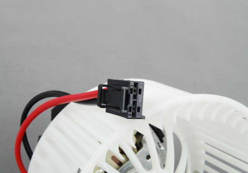 Moteur de ventilateur OEM 64119242607 pour BMW F07, F10, F11, F06, F12, F13, F01, F02, F04. BMW d'origine