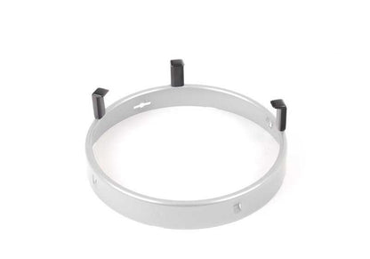 Anillo soporte del cristal del faro derecho OEM 63121385594 para BMW E30 316i. Pieza original BMW.