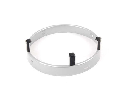 Anillo soporte del cristal del faro derecho OEM 63121385594 para BMW E30 316i. Pieza original BMW.