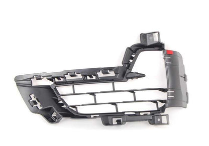Rejilla lateral izquierda OEM 51117325493 para BMW F15. Pieza original BMW. Ideal para sustituir la tapa rejilla lateral rota o desgastada. Compatible con todos los BMW X5 F15.