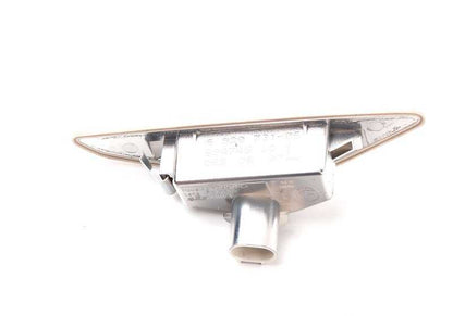 Intermitente lateral blanco izquierdo OEM 63136920731 para BMW E46. Original BMW.