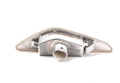 Intermitente lateral blanco izquierdo OEM 63136920731 para BMW E46. Original BMW.