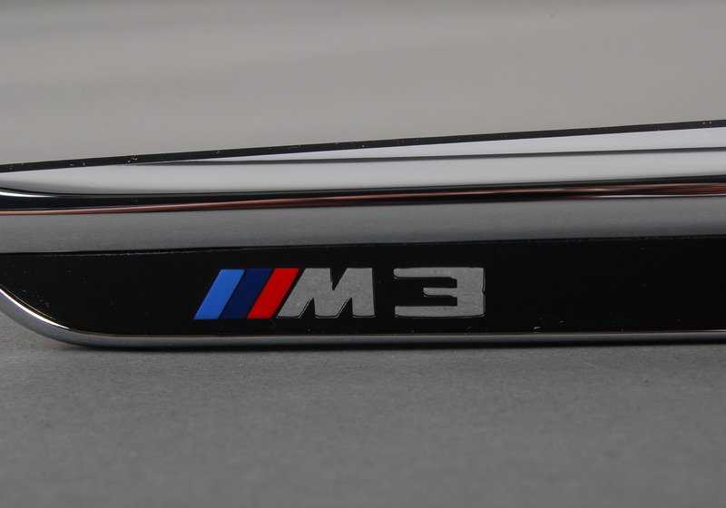 Moldura derecha para BMW Serie 3 F80, F80N (OEM 51138056060). Original BMW.