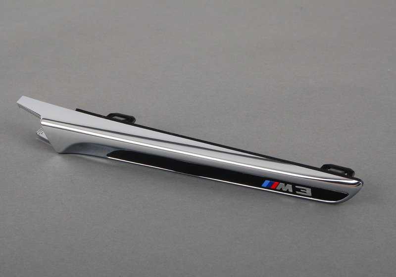 Moldura lateral izquierda OEM 51138056059 para BMW F80 (M3). Original BMW.