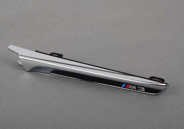 Moldura lateral izquierda OEM 51138056059 para BMW F80 (M3). Original BMW.