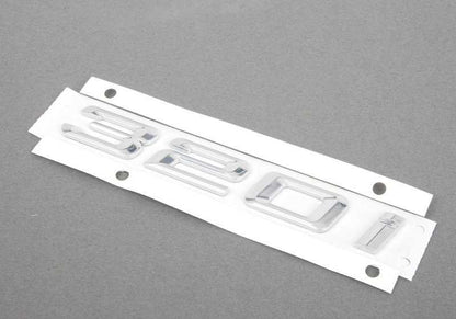 Emblema trasero "BMW" OEM 51147289882 para BMW F30, F31, F34. Original BMW.