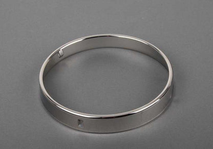 Anillo soporte de cristal faro OEM 63128359493 para BMW E30, E34, E24, E32, E36, E28, E12, E23. Original BMW.