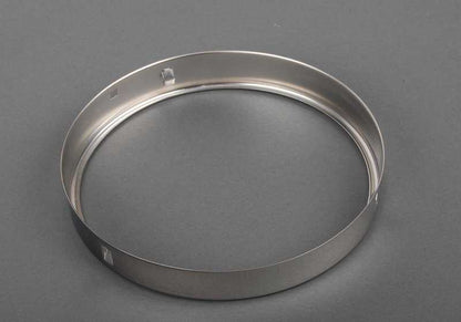 Anillo soporte de cristal faro OEM 63128359493 para BMW E30, E34, E24, E32, E36, E28, E12, E23. Original BMW.