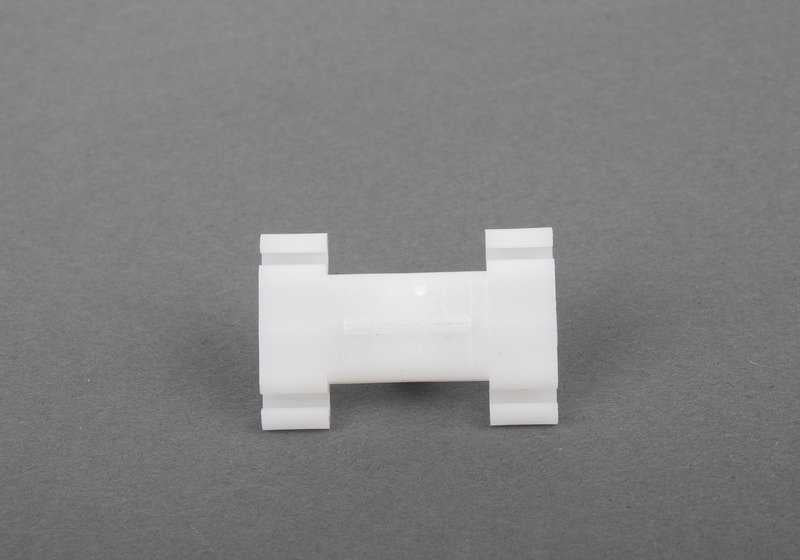 Grapa de sujeción OEM 51137020031 para BMW E39. Original BMW.