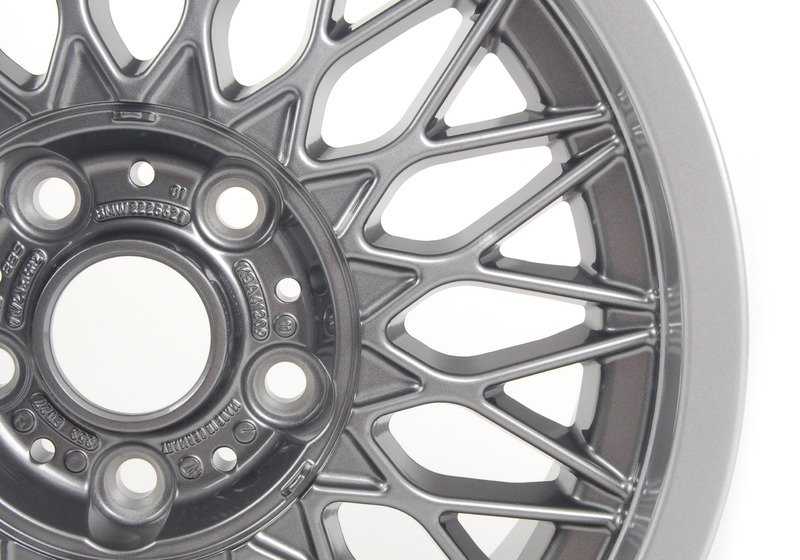 Wheels in lega Multirradio Style OEM 3611226804 per BMW E30 M3 {M31001, M31003, M31005, M31007, M3BB01, M3BB05}. BMW originale.