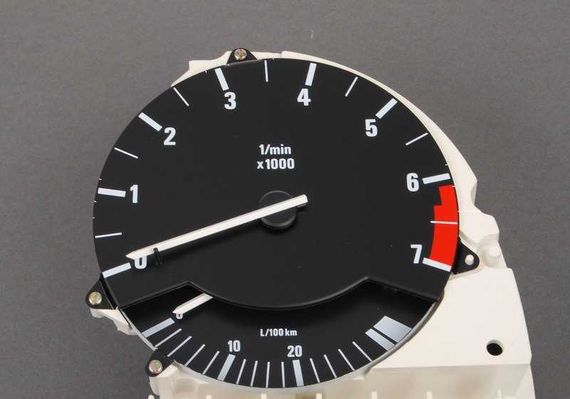 Tachometer mit Verbraucherindikator für die BMW 5 E28 -Serie, 6 E24 -Serie, 7 E23 (OEM 621377603). Original BMW.