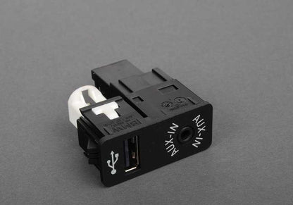 Módulo USB/AUX-IN OEM 84109229247 para BMW F20, F21, F22, F23, F87, F30, F31, F34, F35, F80, F32, F82, F83, F48, F49 y MINI R55, R56, R57, R58, R59, R60, R61. Original BMW/MINI.